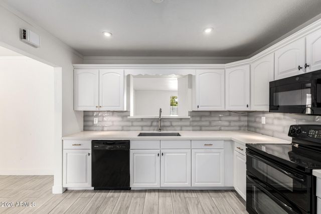 3920 W HARMONT Drive, Phoenix, AZ 85051