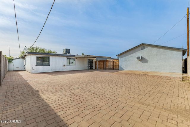 3920 W HARMONT Drive, Phoenix, AZ 85051