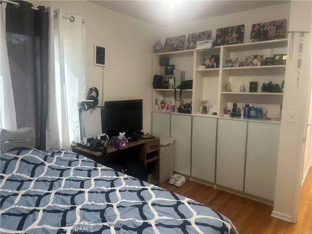 7921 Owensmouth, Los Angeles, CA 91304