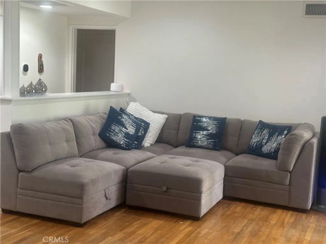 7921 Owensmouth, Los Angeles, CA 91304