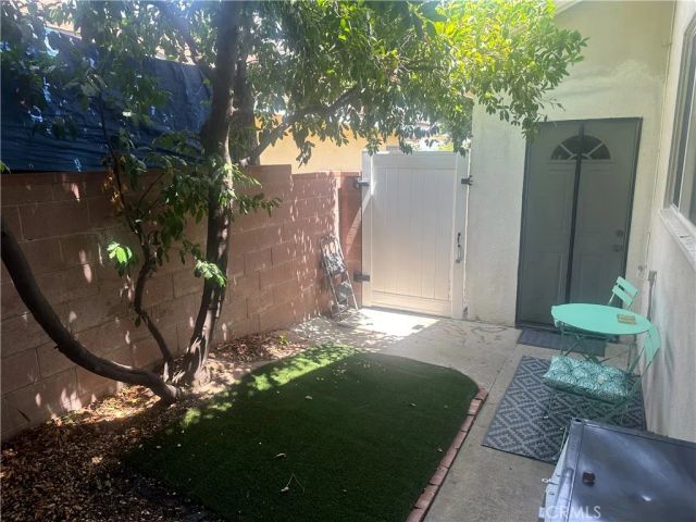 7921 Owensmouth, Los Angeles, CA 91304