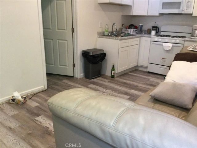 7921 Owensmouth, Los Angeles, CA 91304
