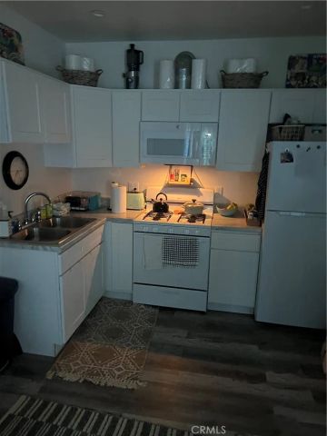7921 Owensmouth, Los Angeles, CA 91304