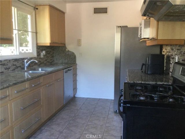 7921 Owensmouth, Los Angeles, CA 91304