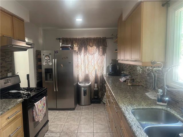 7921 Owensmouth, Los Angeles, CA 91304