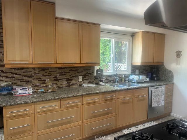7921 Owensmouth, Los Angeles, CA 91304