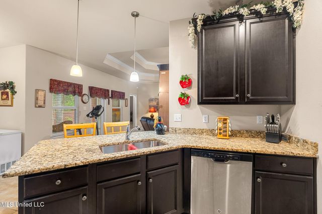 63 N Founders Way, Hattiesburg, MS 39401