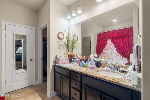 63 N Founders Way, Hattiesburg, MS 39401