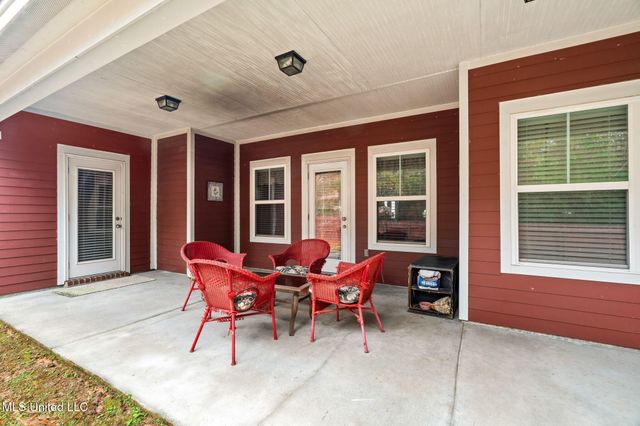 63 N Founders Way, Hattiesburg, MS 39401