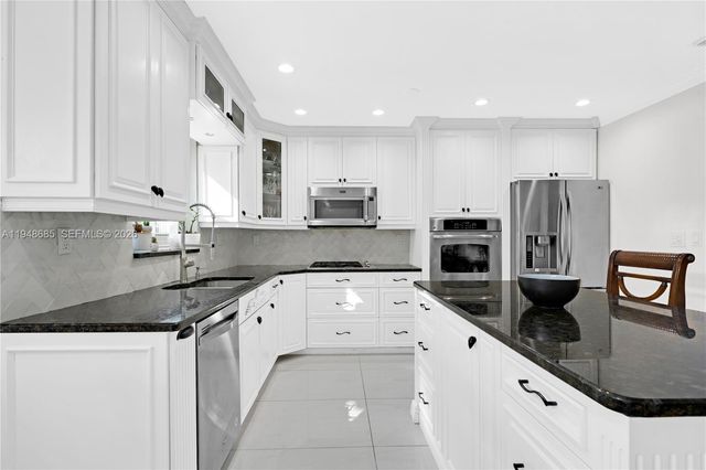 15588 SW 95th St, Miami, FL 33196