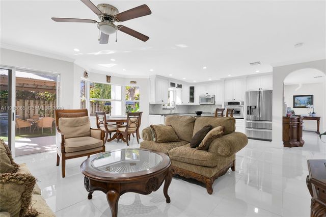 15588 SW 95th St, Miami, FL 33196