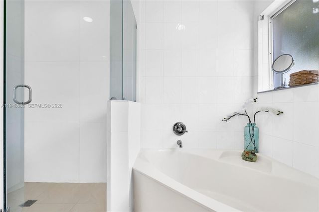 15588 SW 95th St, Miami, FL 33196