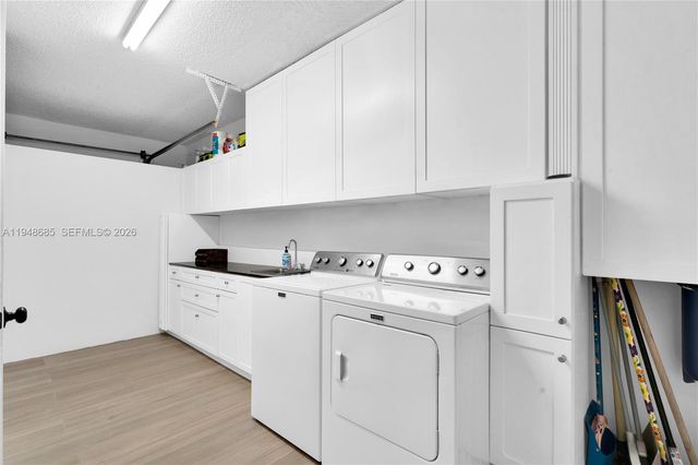 15588 SW 95th St, Miami, FL 33196