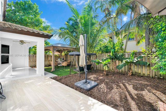 15588 SW 95th St, Miami, FL 33196