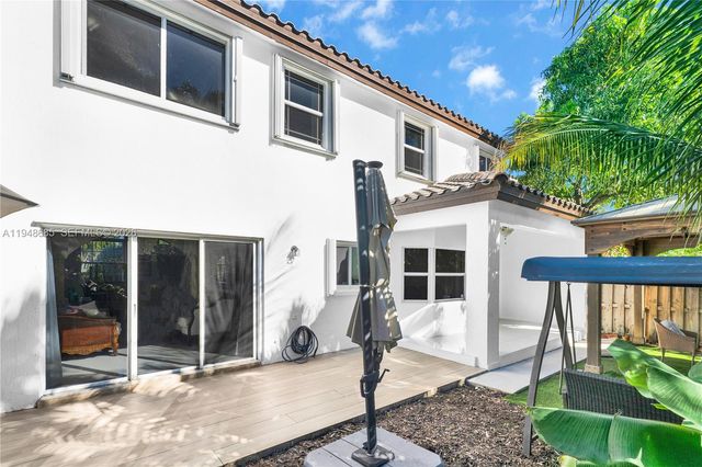 15588 SW 95th St, Miami, FL 33196