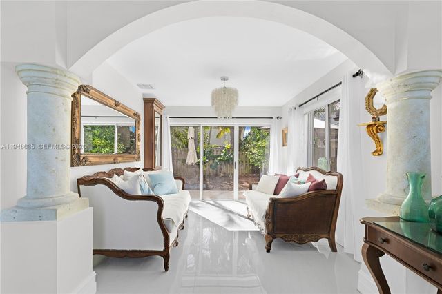 15588 SW 95th St, Miami, FL 33196