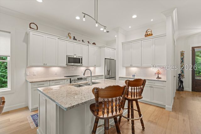12 Creek Cove Ln, Hilton Head Island, SC 29926
