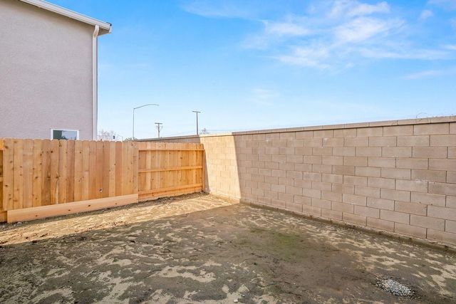 6558 E Madison Avenue, Fresno, CA 93727