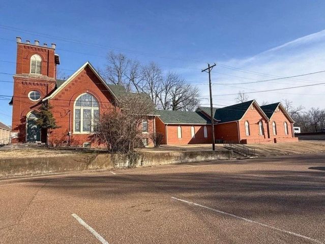 133 WASHINGTON AVE, Covington, TN 38019