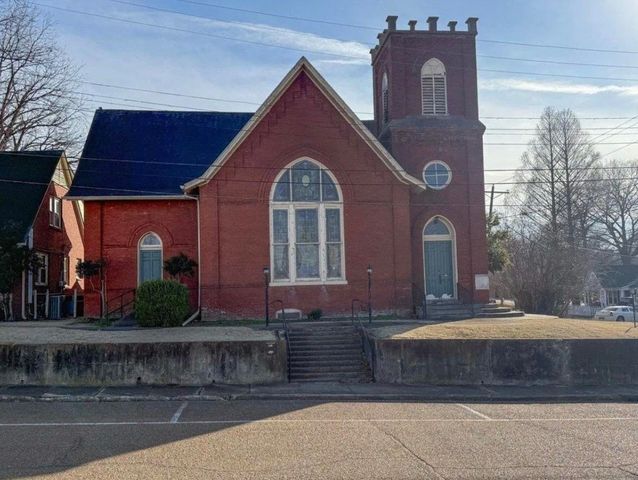 133 WASHINGTON AVE, Covington, TN 38019