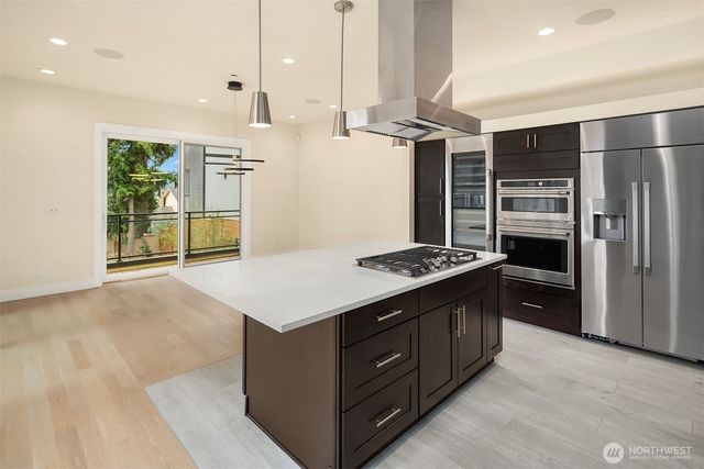 13327 Holmes Point Drive NE, Kirkland, WA 98034