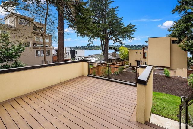 13327 Holmes Point Drive NE, Kirkland, WA 98034