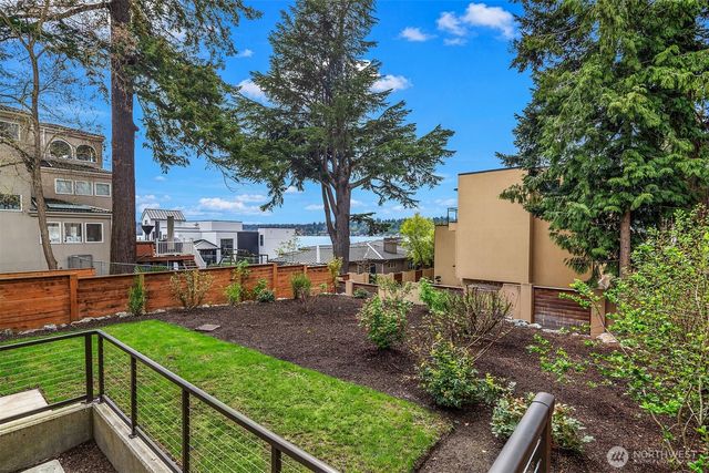 13327 Holmes Point Drive NE, Kirkland, WA 98034