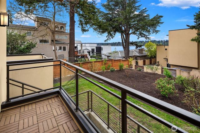 13327 Holmes Point Drive NE, Kirkland, WA 98034