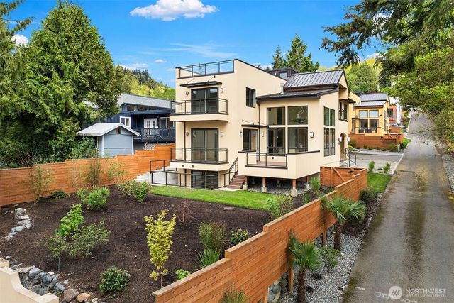 13327 Holmes Point Drive NE, Kirkland, WA 98034