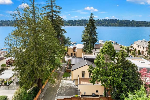 13327 Holmes Point Drive NE, Kirkland, WA 98034