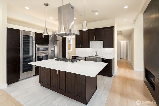 13327 Holmes Point Drive NE, Kirkland, WA 98034