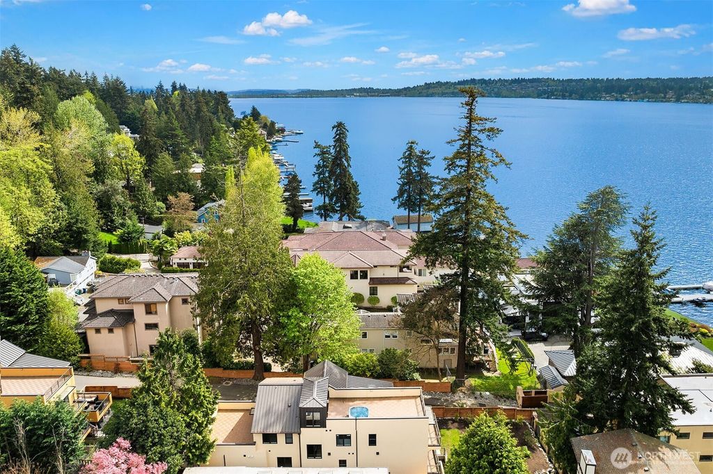 13327 Holmes Point Drive NE, Kirkland, WA 98034