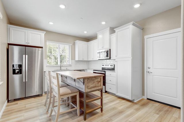 2990 Bowery Ln, Lincoln, CA 95648