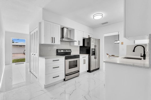 6812 NW 74th Place, Tamarac, FL 33321