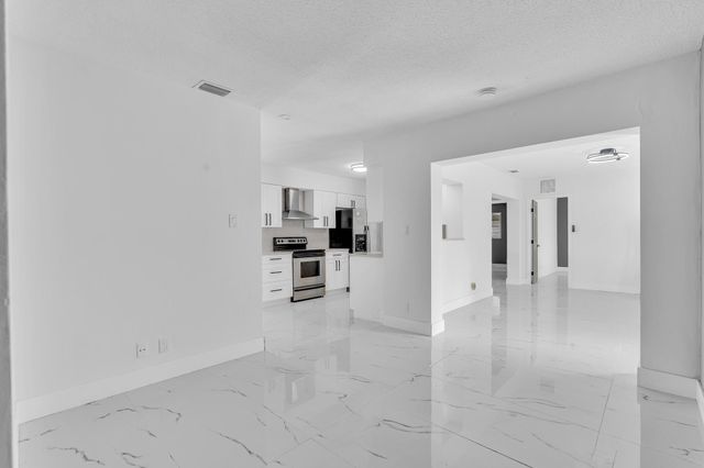 6812 NW 74th Place, Tamarac, FL 33321