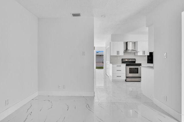 6812 NW 74th Place, Tamarac, FL 33321