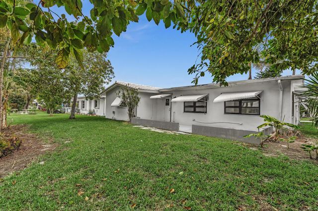 6812 NW 74th Place, Tamarac, FL 33321