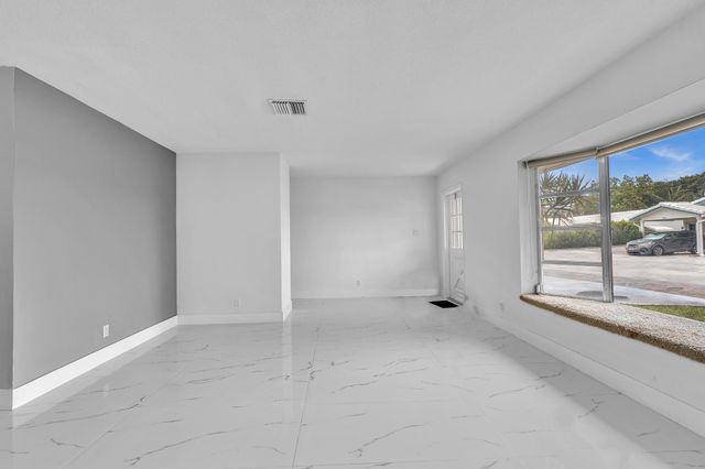 6812 NW 74th Place, Tamarac, FL 33321