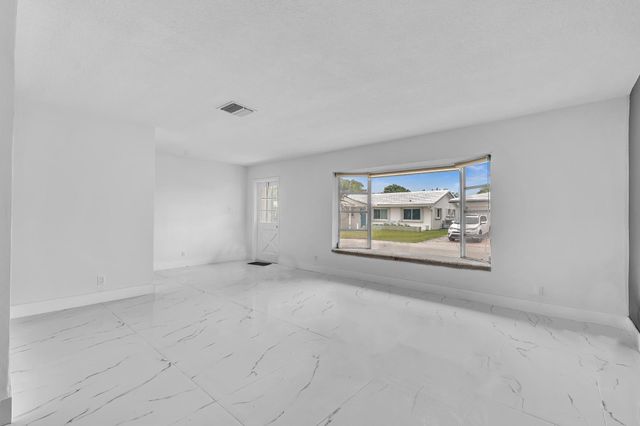 6812 NW 74th Place, Tamarac, FL 33321