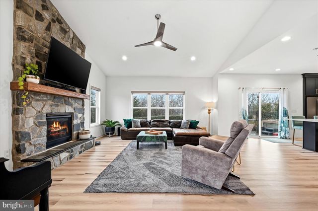 787 W MASTERS DR, Cross Junction, VA 22625