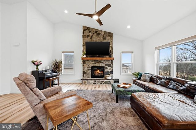 787 W MASTERS DR, Cross Junction, VA 22625