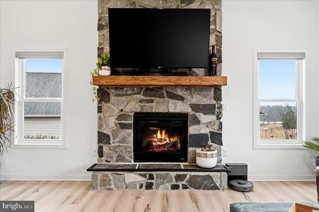 787 W MASTERS DR, Cross Junction, VA 22625