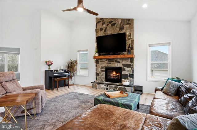 787 W MASTERS DR, Cross Junction, VA 22625