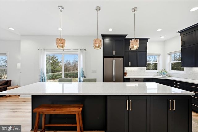 787 W MASTERS DR, Cross Junction, VA 22625