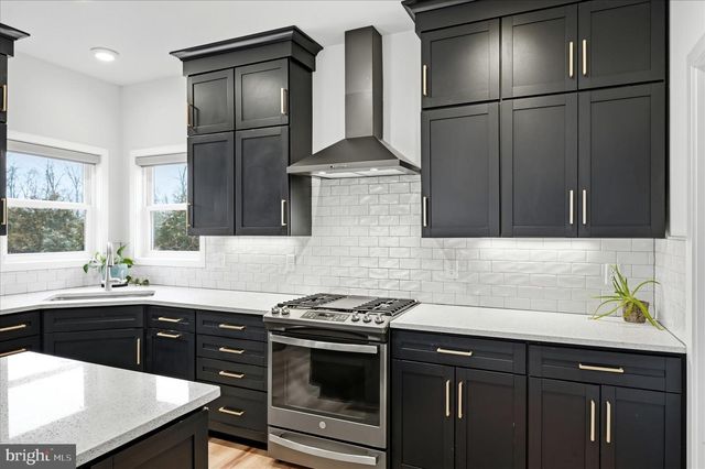 787 W MASTERS DR, Cross Junction, VA 22625