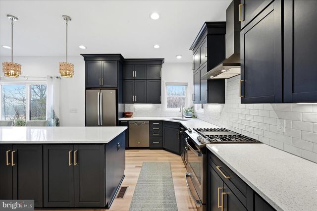 787 W MASTERS DR, Cross Junction, VA 22625