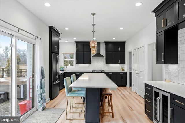 787 W MASTERS DR, Cross Junction, VA 22625