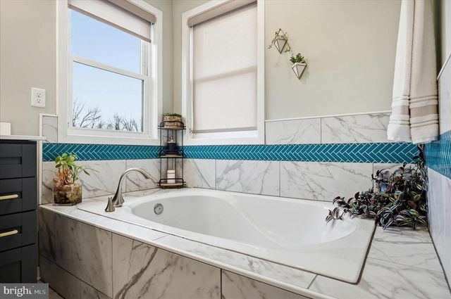 787 W MASTERS DR, Cross Junction, VA 22625