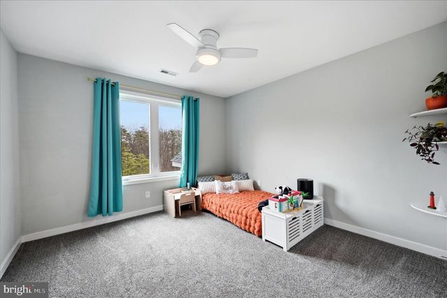 787 W MASTERS DR, Cross Junction, VA 22625