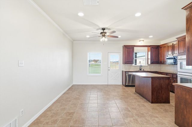 11550 Hill Country Circle, Ponder, TX 76259